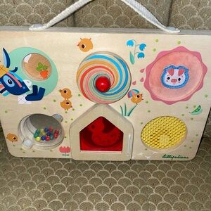 Lilliputiens Discovery Farm Suitcase in great condition.